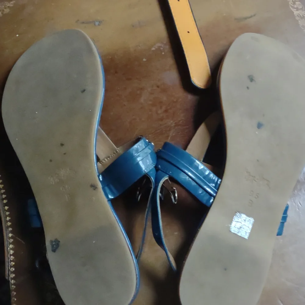 Coach - Picture 3 of 4